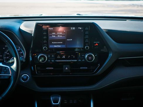 Used 2022 Toyota Highlander XSE image 29