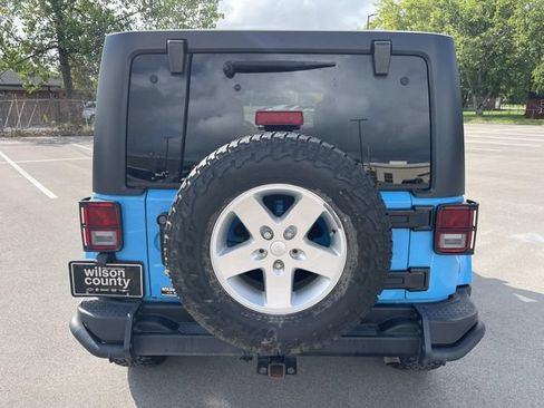 Used 2017 Jeep Wrangler Unlimited Sahara AWD/4WD image 4
