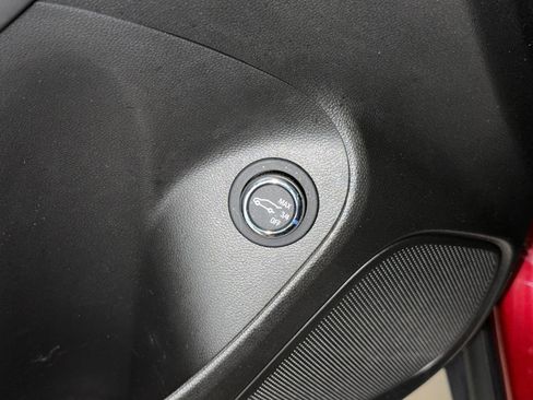 Used 2023 Buick Encore GX Essence w/ Experience Buick Package image 7