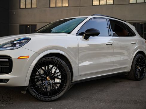 Used 2021 Porsche Cayenne Turbo AWD/4WD image 6