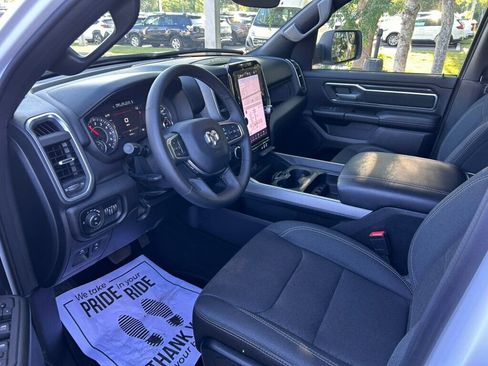 Used 2025 RAM 1500 Big Horn AWD/4WD image 3