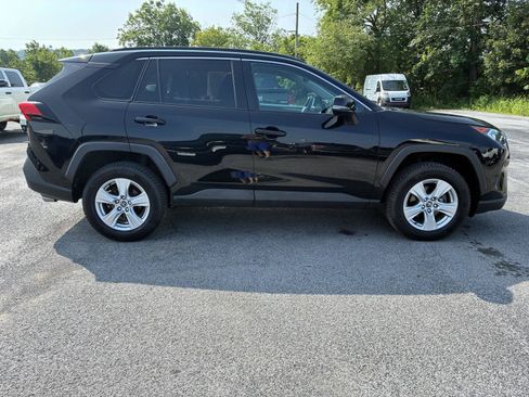 Used 2021 Toyota RAV4 XLE AWD/4WD image 11