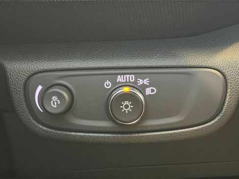 Used 2023 Chevrolet TrailBlazer LS FWD image 23