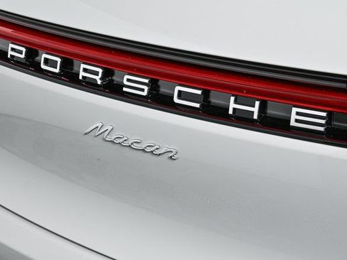 Certified 2025 Porsche Macan image 35