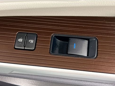 Used 2022 Toyota Sienna XLE w/ XLE Plus Package FWD image 31