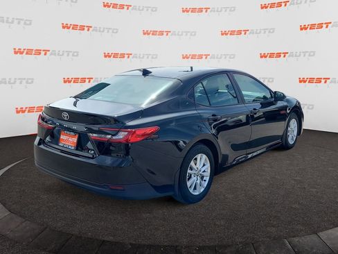 Used 2025 Toyota Camry LE FWD image 5