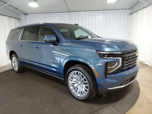 Certified 2026 Chevrolet Suburban High Country AWD/4WD image 11