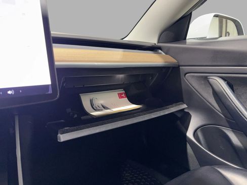 Used 2019 Tesla Model 3 Standard Range image 42