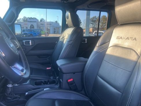 Used 2020 Jeep Wrangler Unlimited Sahara image 11