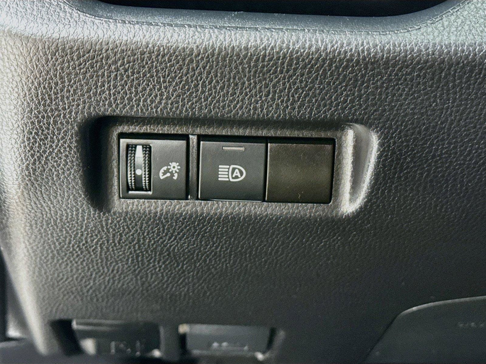 Used 2025 Toyota RAV4 XLE AWD/4WD image 14