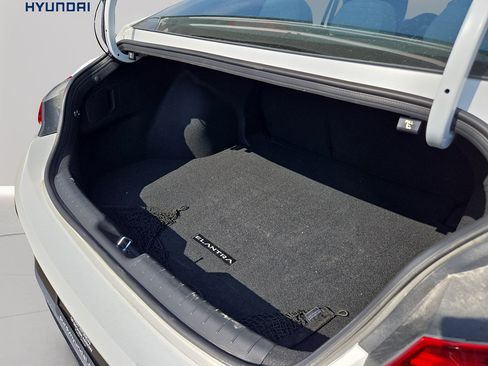 Certified 2025 Hyundai Elantra Limited FWD image 30
