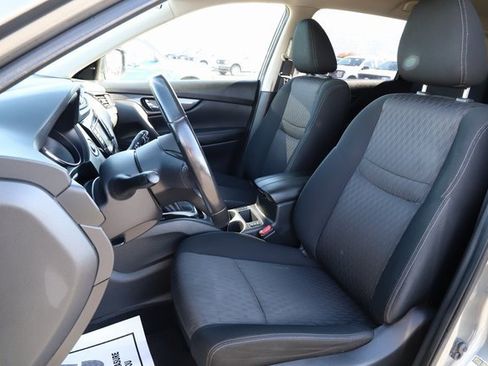 Used 2020 Nissan Rogue SV image 12