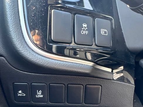 Used 2020 Mitsubishi Outlander LE AWD/4WD image 27