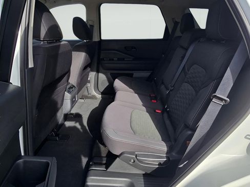 Used 2024 Nissan Pathfinder SV image 24