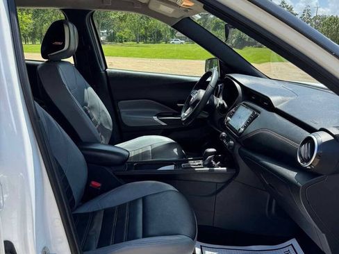 Used 2023 Nissan Kicks SR w/ SR Premium Package FWD image 5