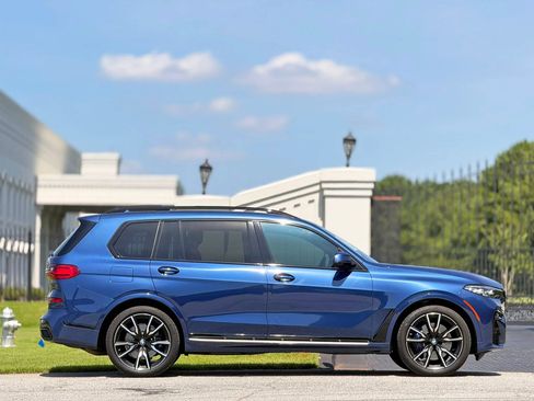 Used 2022 BMW X7 xDrive40i w/ M Sport Package AWD/4WD image 6