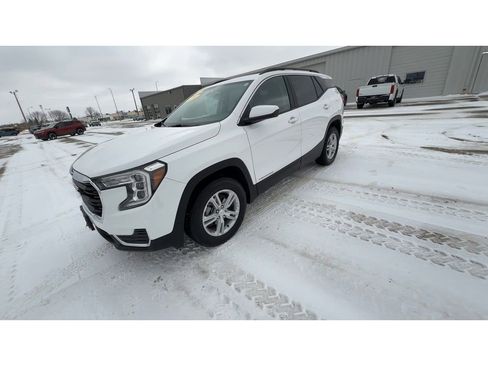 Certified 2023 GMC Terrain SLE w/ Driver Convenience Package image 8