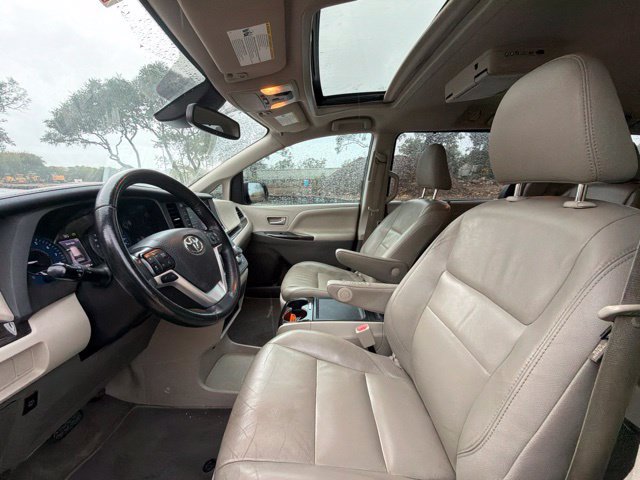 Used 2019 Toyota Sienna XLE w/ XLE Navigation Package FWD image 12