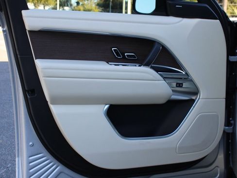 Certified 2024 Land Rover Range Rover Long Wheelbase SE image 12