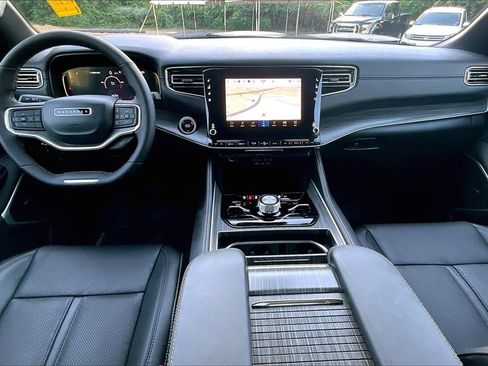 Used 2024 Jeep Wagoneer Series III image 7