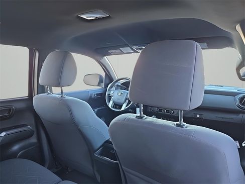 Used 2019 Toyota Tacoma TRD Sport image 17