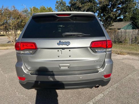 Used 2017 Jeep Grand Cherokee Laredo w/ Quick Order Package 2BE image 3