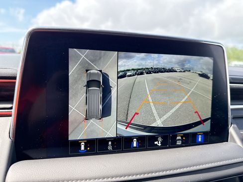 Used 2024 Chevrolet Suburban Z71 w/ Luxury Package image 22