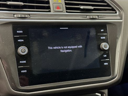 Used 2023 Volkswagen Tiguan SE w/ Panoramic Sunroof Package image 22