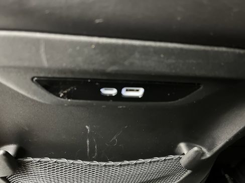 Used 2025 Chrysler Pacifica Select image 11