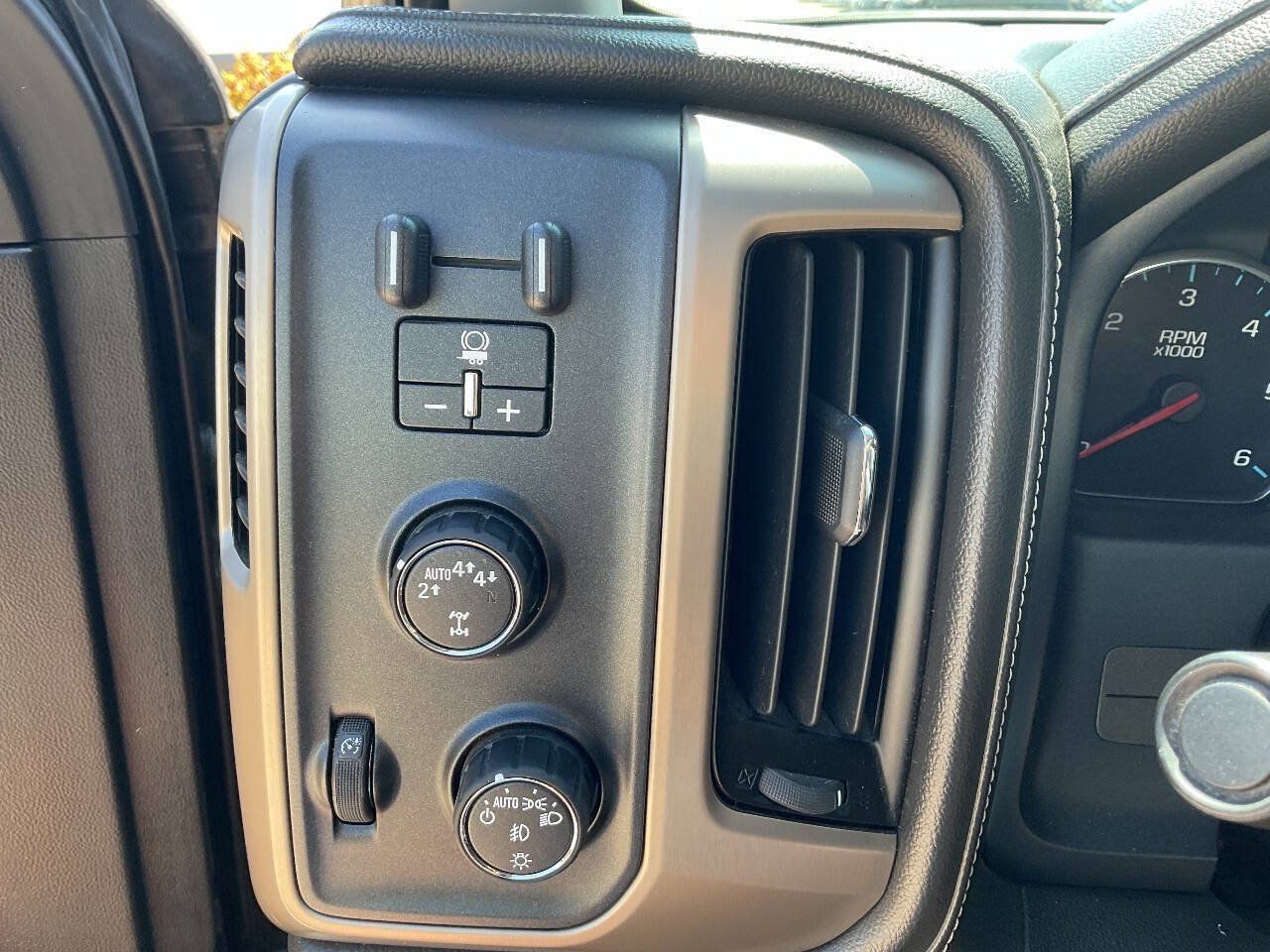 Used 2017 GMC Sierra 1500 Denali w/ Denali Ultimate Package AWD/4WD image 16