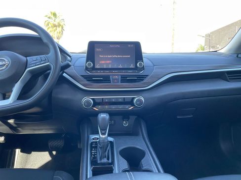 Used 2025 Nissan Altima 2.5 SV image 17