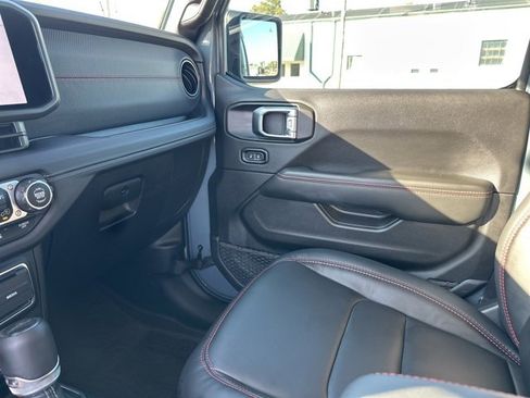 Used 2025 Jeep Gladiator Rubicon w/ Safety Group image 38
