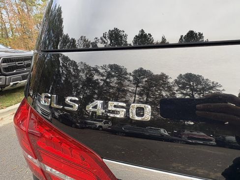 Used 2019 Mercedes-Benz GLS 450 4MATIC image 11