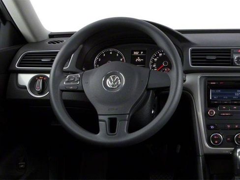 Used 2013 Volkswagen Passat 2.5 S FWD image 4