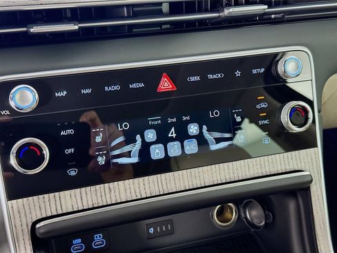 New 2026 Genesis GV80 2.5T Prestige image 18