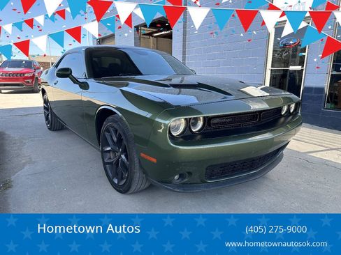 Used 2020 Dodge Challenger SXT w/ Plus Package RWD image 1