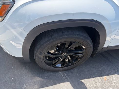 Used 2022 Volkswagen Atlas SE image 2