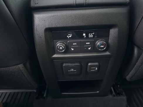 Certified 2024 Chevrolet Traverse High Country image 41