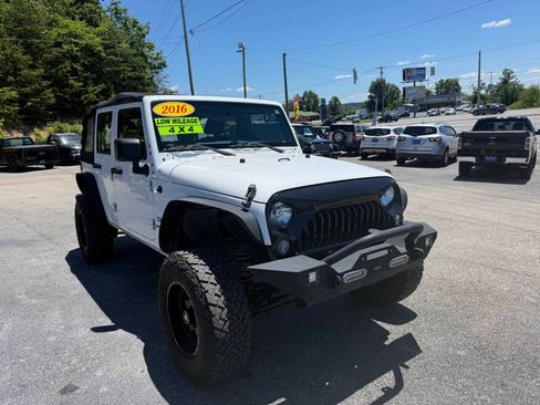 Used 2016 Jeep Wrangler Unlimited Sport AWD/4WD image 5