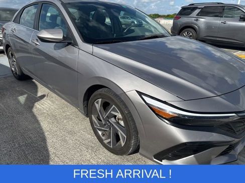 Used 2025 Hyundai Elantra SEL image 13