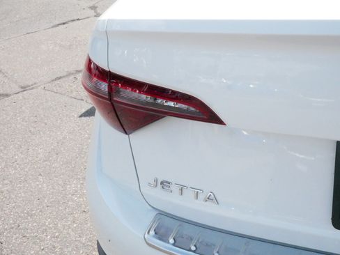 Used 2023 Volkswagen Jetta SE w/ Panoramic Sunroof Package FWD image 17
