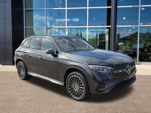 Used 2025 Mercedes-Benz GLC 300 image 3