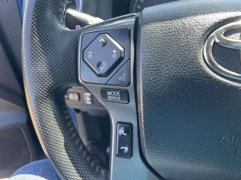 Used 2016 Toyota Tacoma TRD Sport w/ Premium & Technology Package image 18