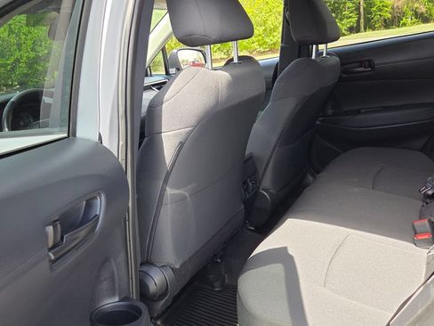 Used 2025 Toyota Corolla Cross LE FWD image 5