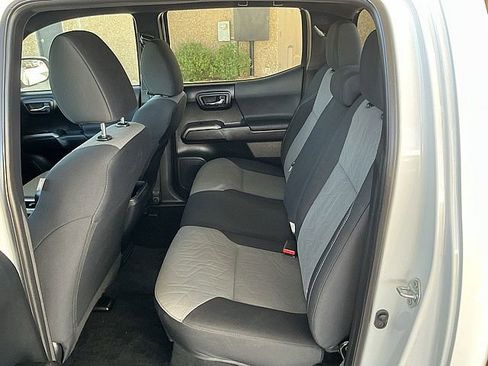 Used 2022 Toyota Tacoma TRD Off-Road image 11