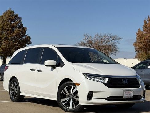 Used 2023 Honda Odyssey Touring image 2