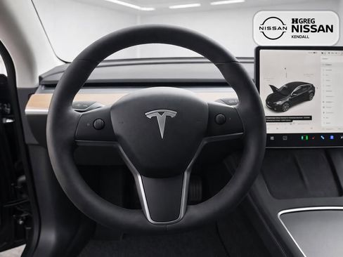 Used 2024 Tesla Model Y 2WD image 9