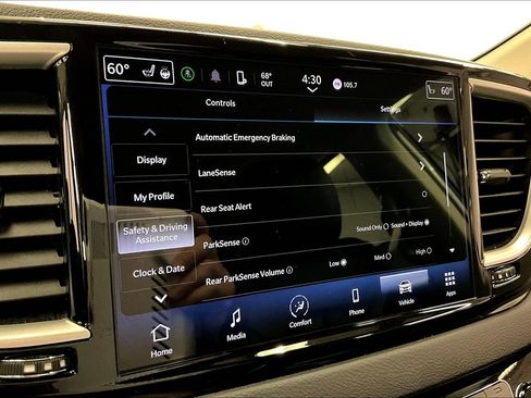 Used 2024 Chrysler Pacifica Touring-L FWD image 38
