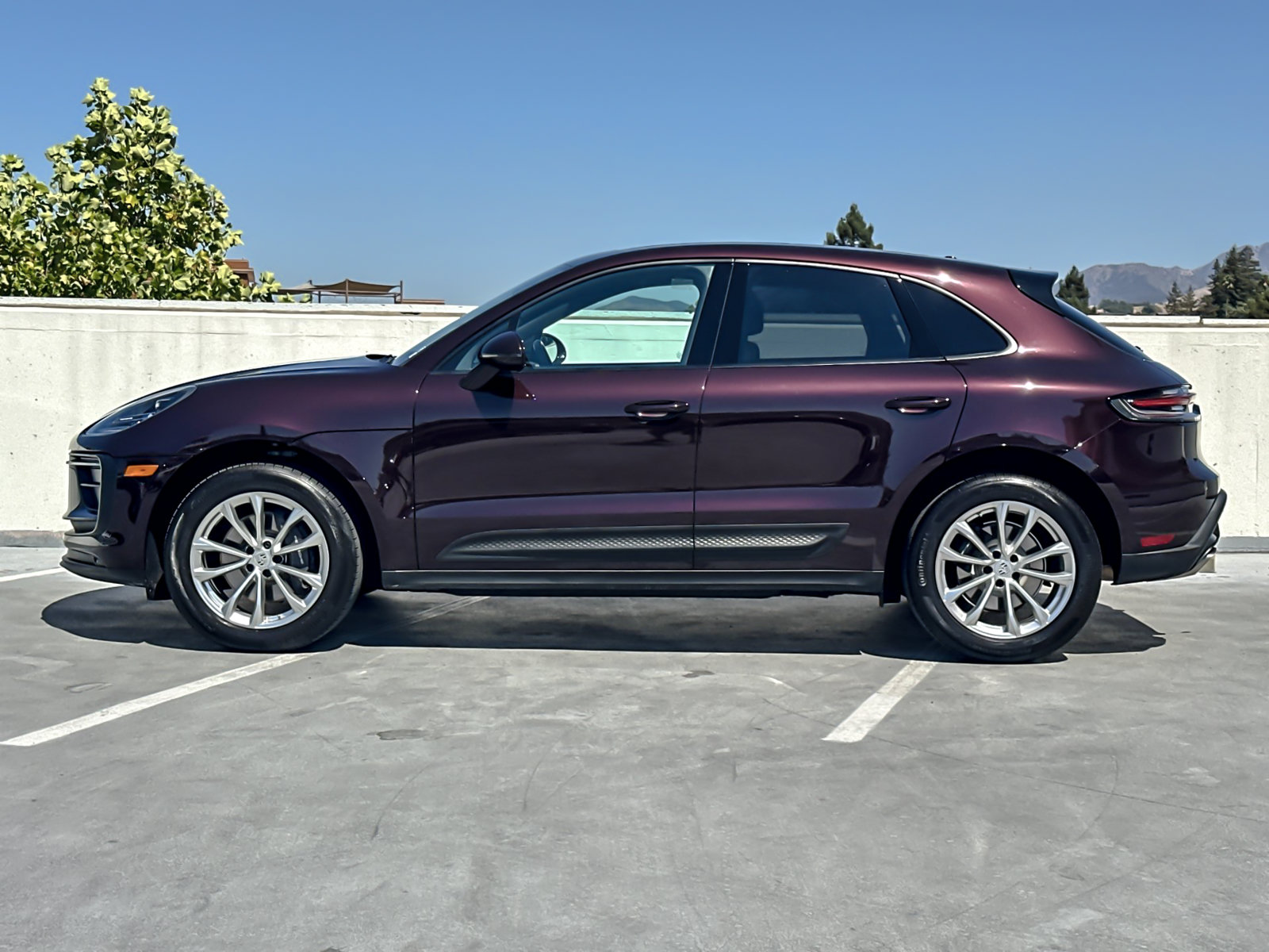 Used 2023 Porsche Macan AWD/4WD image 3