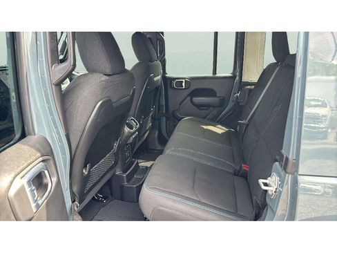 Used 2025 Jeep Wrangler Unlimited Rubicon 4xe w/ Convenience Group image 16